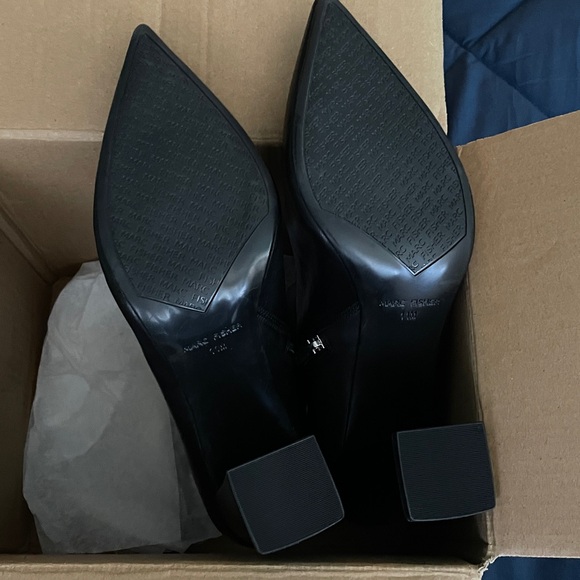 Elegant Black Ankle Boots leather Marc Fisher size 11 - Picture 2 of 2